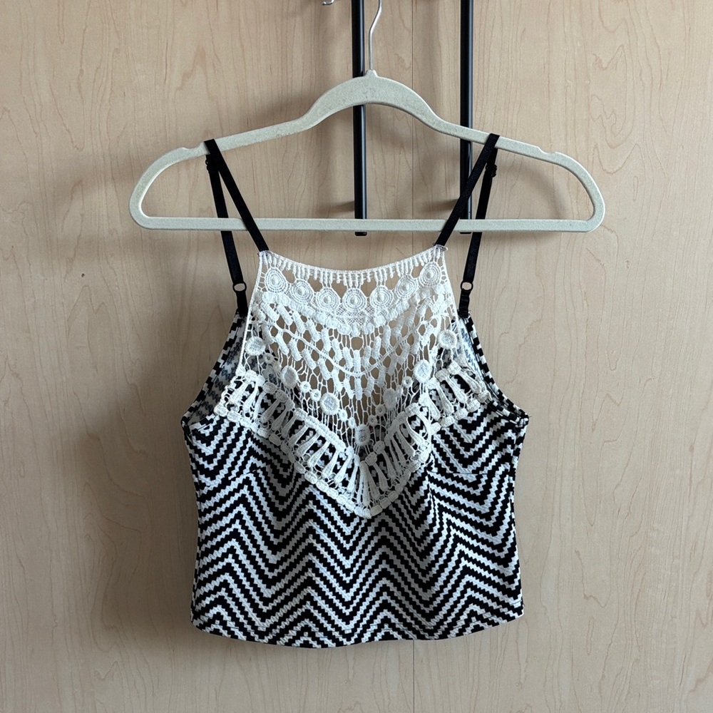 Chic Black and White Chevron Lace Crop Top